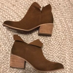 NEVER WORN BP booties